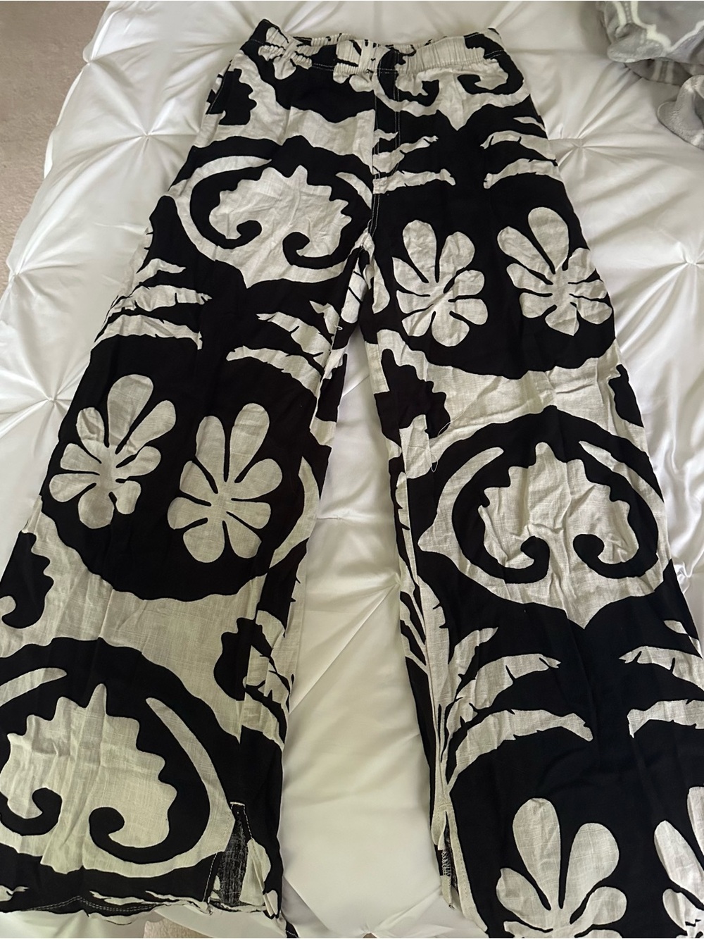 H&M Black and White Floral Wide Leg Pants Size XS